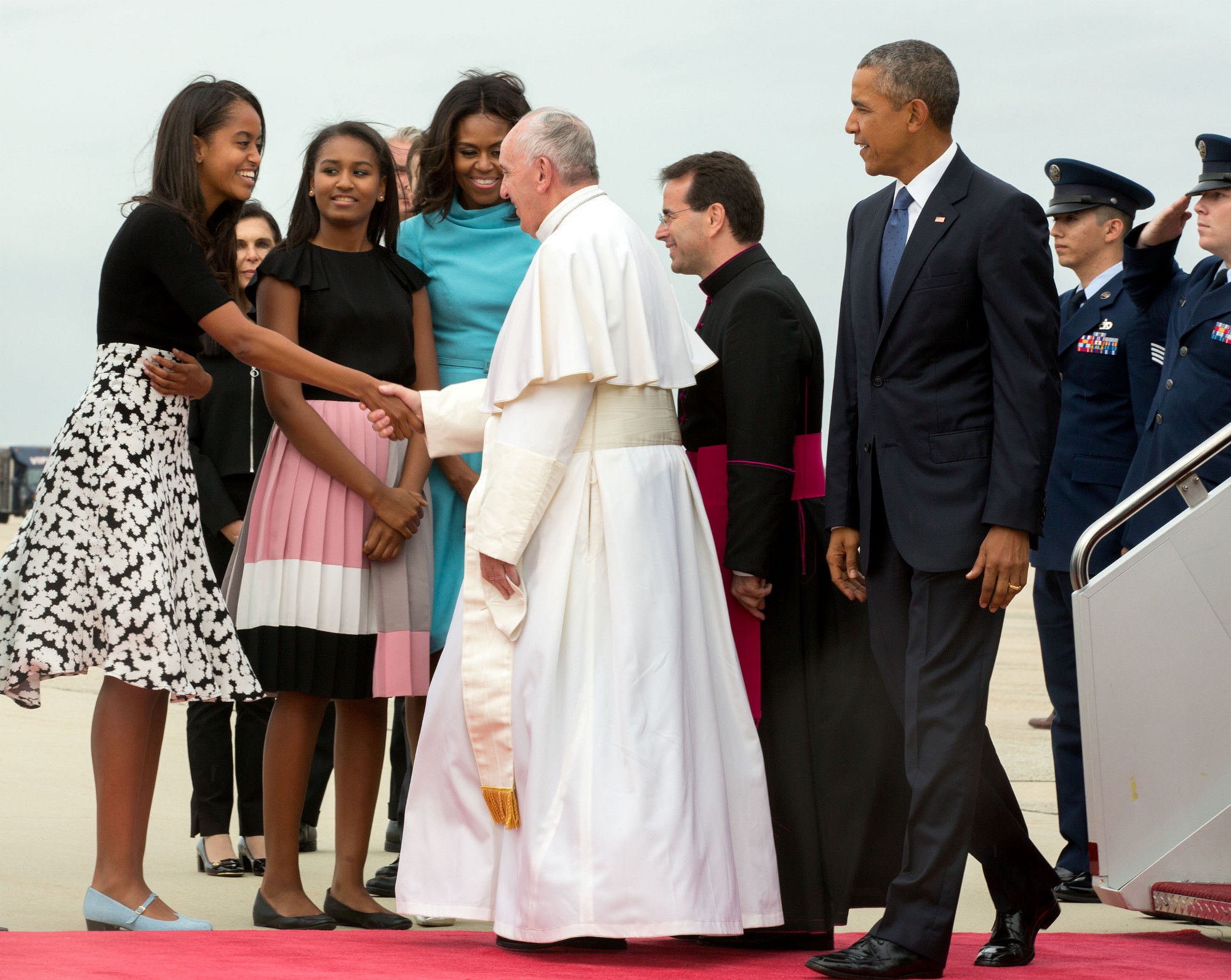 Malia shakes hands with Pope Francis. (Official White House Photo by Chuck Kennedy)