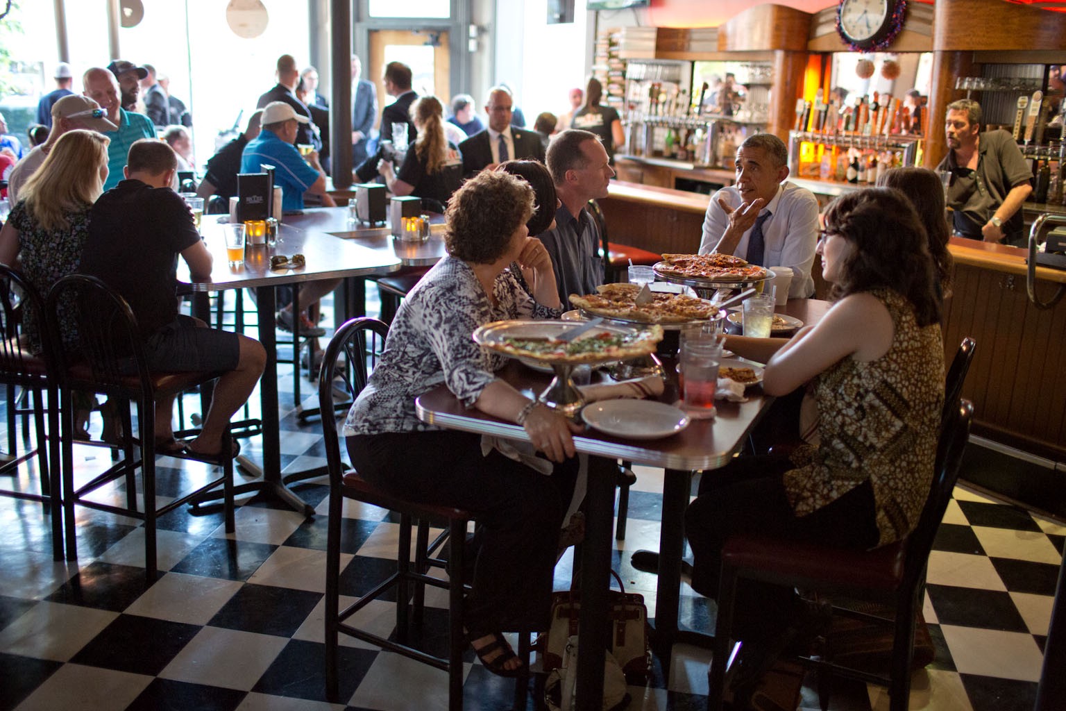 President Obama meets with constituents over pizza.